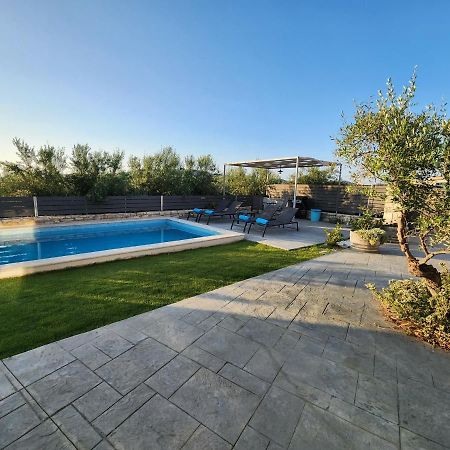 Villa Sheila With Private Pool Rúmeli Kültér fotó