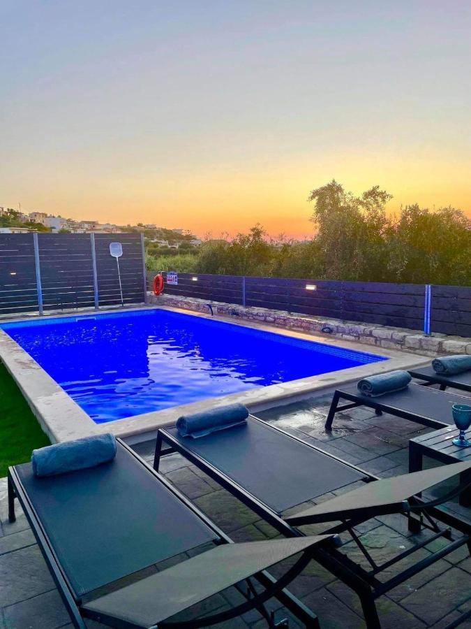 Villa Sheila With Private Pool Rúmeli Kültér fotó