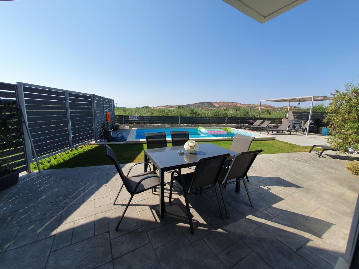Villa Sheila With Private Pool Rúmeli Kültér fotó