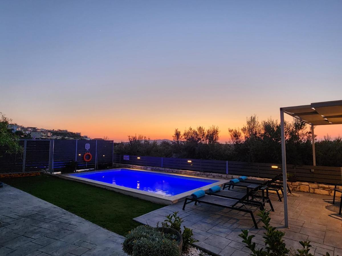 Villa Sheila With Private Pool Rúmeli Kültér fotó