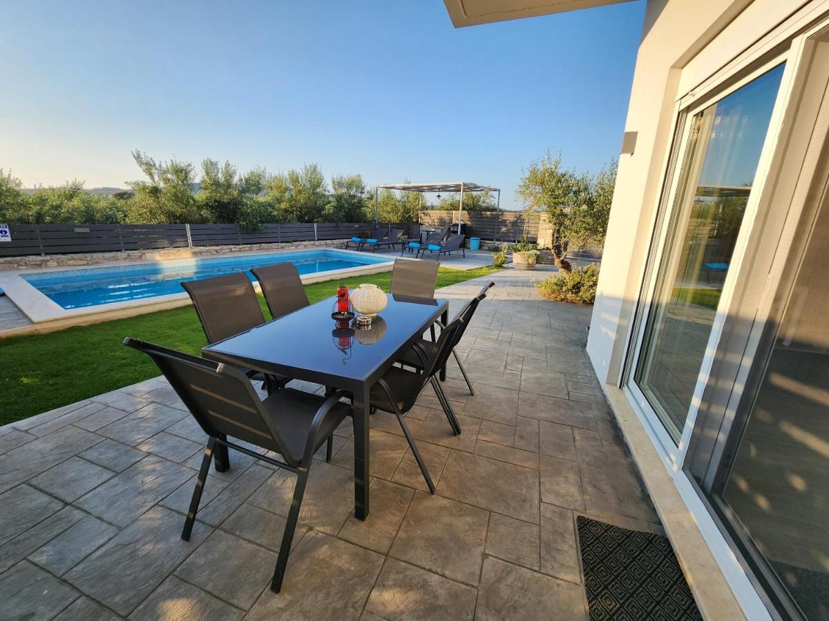 Villa Sheila With Private Pool Rúmeli Kültér fotó